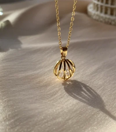 Zirkon Taşlı İstiridye Kolye