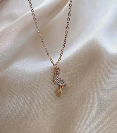 Flamingo Figürlü Rose Kolye
