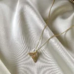 Kelebek Figürlü İncili Çelik Kolye