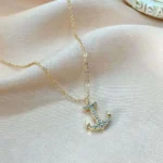 Zirkon Taşlı Çapa Figürlü Kolye