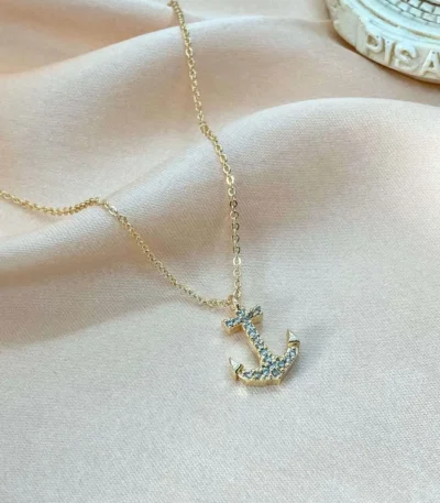 Zirkon Taşlı Çapa Figürlü Kolye