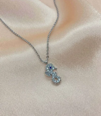 Zirkon Süslemeli Deniz Atı Kolye